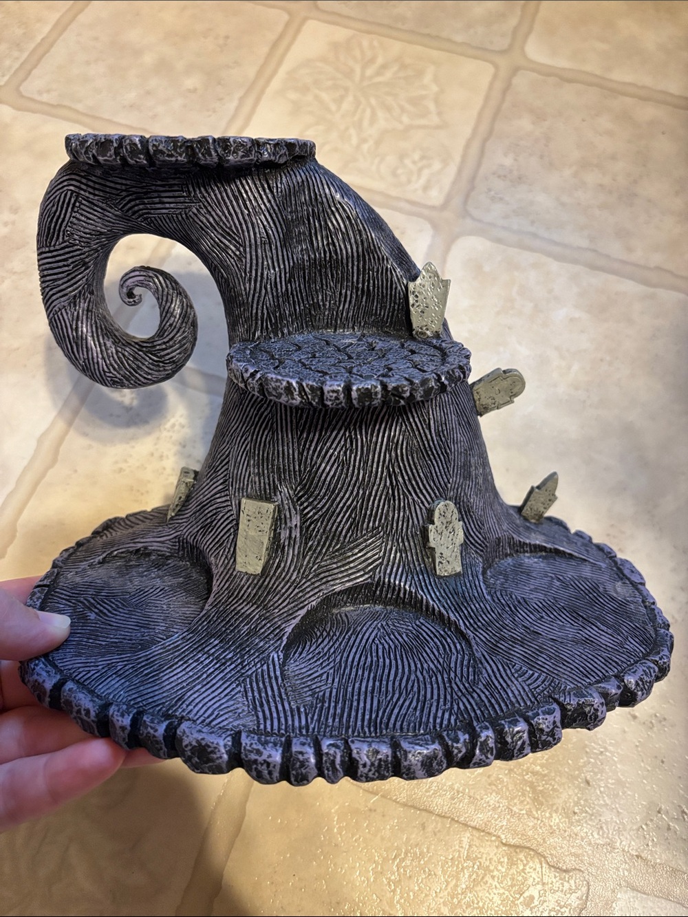 Disney TIM BURTON Nightmare Before
Christmas Glitter Globe Spiral
Hill Display